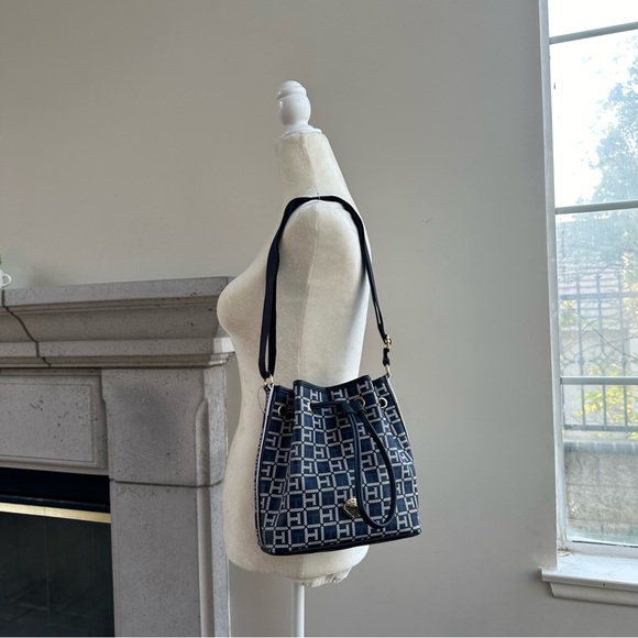 NWT Tommy Hilfiger Bucket Bag - Picture 1 of 9